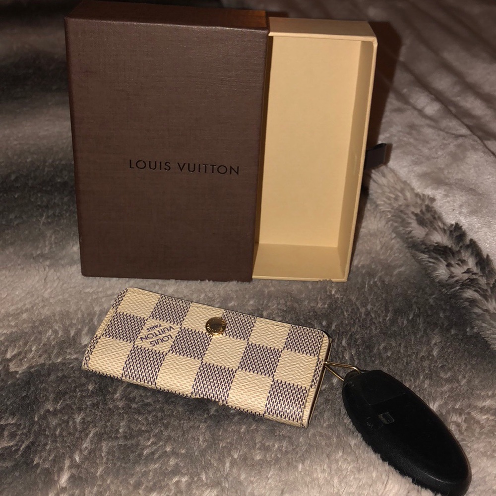 Louis Vuitton 4 key holder